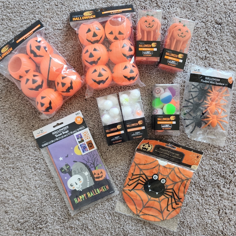 Halloween Party Favors And Treat Bags